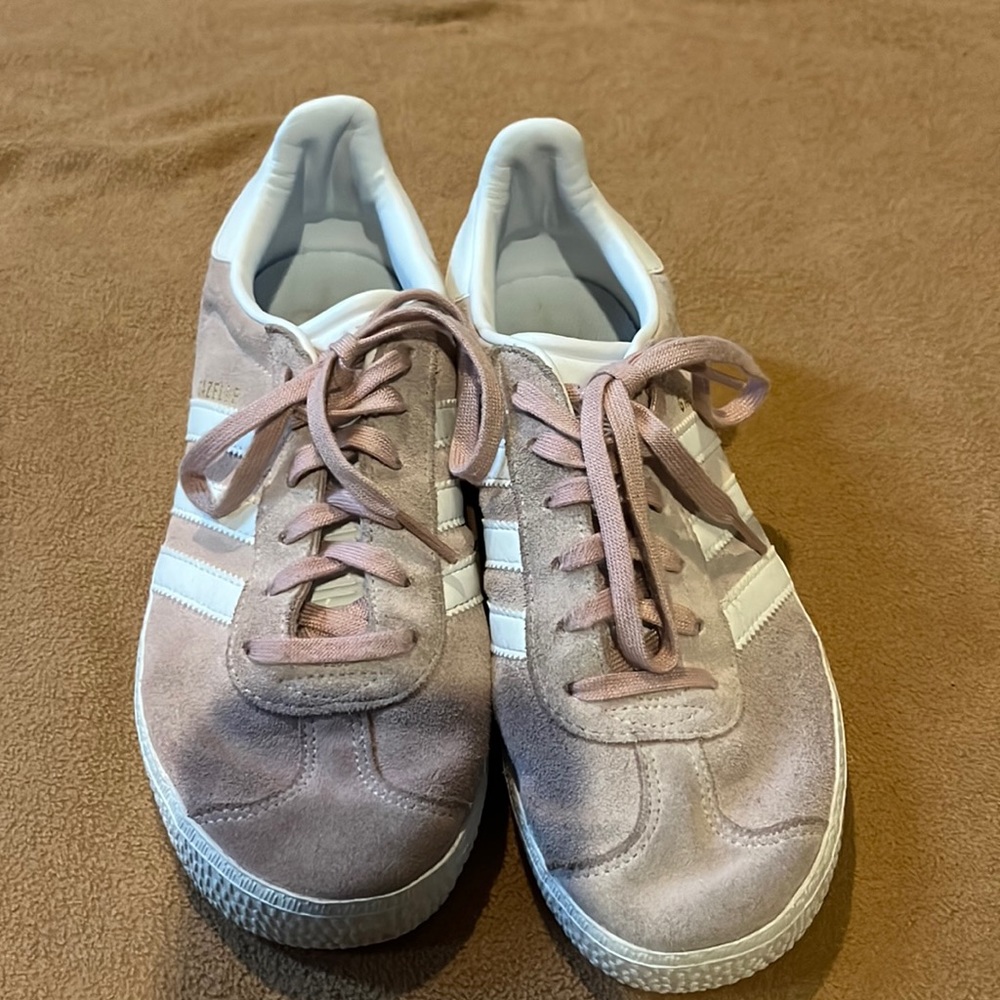 Silver Dawn Adidas gazelle shoes
